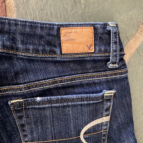American Eagle dark blue stretch jean shorts size 2 - Picture 4 of 5